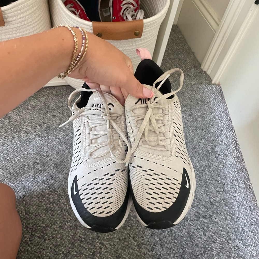 nike girls airmax 270